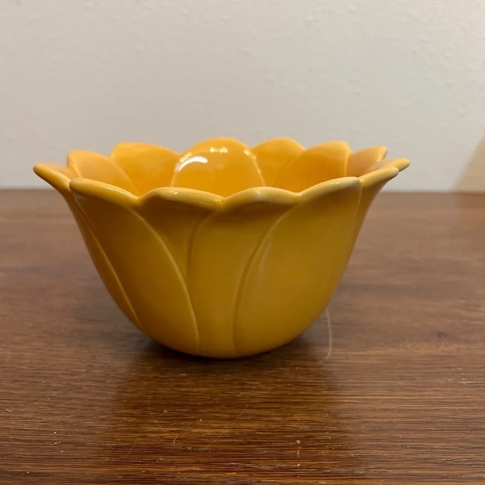 Hand-Painted Yellow Petal Ceramic Bowl – Home “American Simplicity”